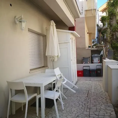 Dimora Del Porto A Due Passi Dal Mare Apartment