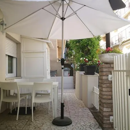Dimora Del Porto A Due Passi Dal Mare Apartment